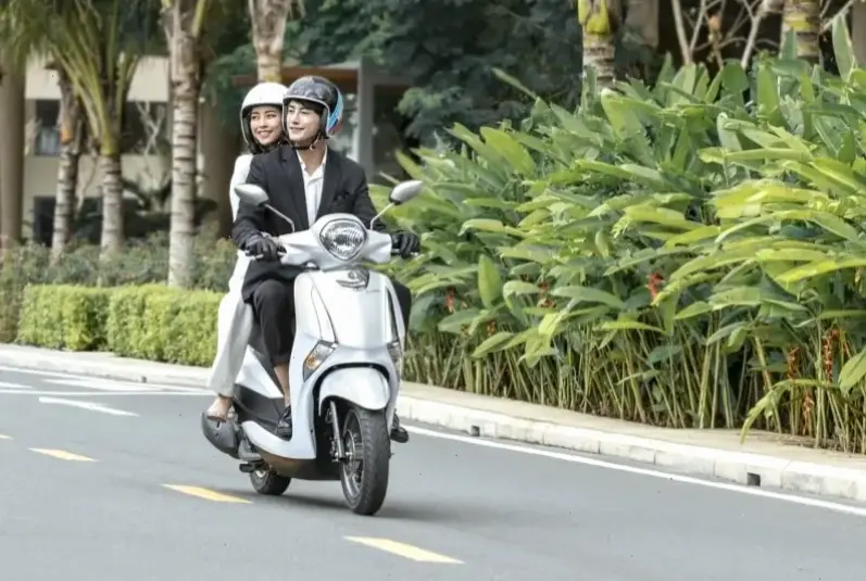 Dành cho thành phố: Yamaha Latte Urban Scooter với khả năng cơ động và thiết kế thời thượng, dễ dàng di chuyển.