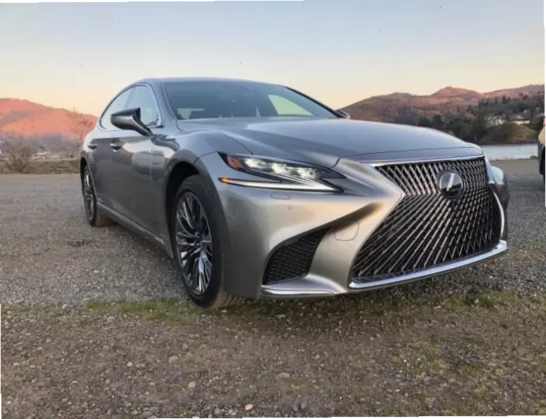 Dễ dàng di chuyển đô thị với Lexus LS Urban Vehicle, thiết kế thông minh và tiện nghi.