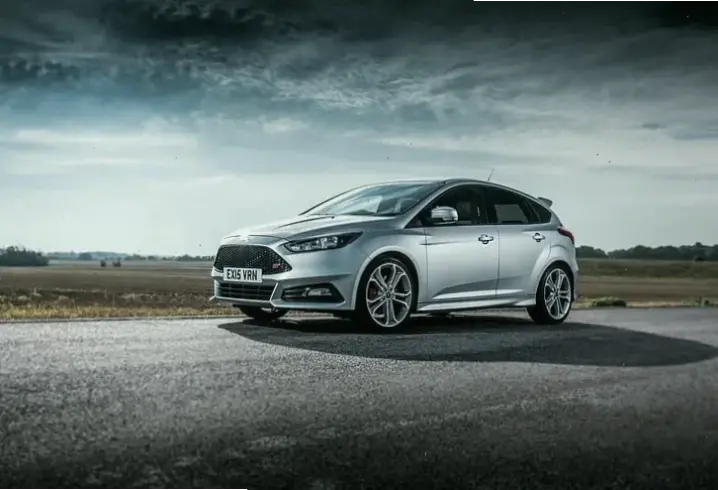 Ford Focus Compact Car: Kích thước gọn gàng, dễ di chuyển và giá trị bền vững.