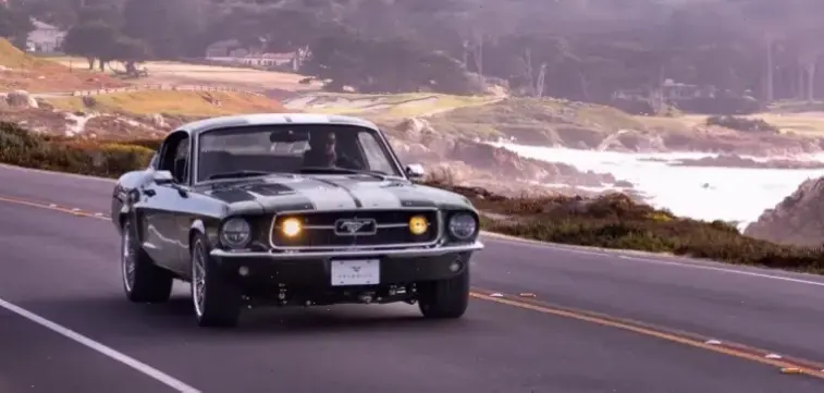 Ford Mustang Classic Coupe giữ nguyên phong cách huyền thoại, mang đến sự kết hợp hoàn hảo giữa truyền thống và hiện đại.