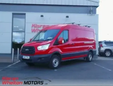 Ford Transit 2.2L Diesel: Động cơ tiết kiệm, sức mạnh vượt trội cho mọi hành trình hàng ngày.