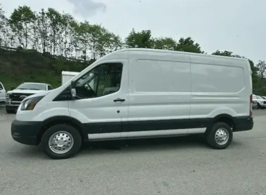 Ford Transit Commercial Van: Giải pháp vận tải linh hoạt, không gian rộng cho kinh doanh.