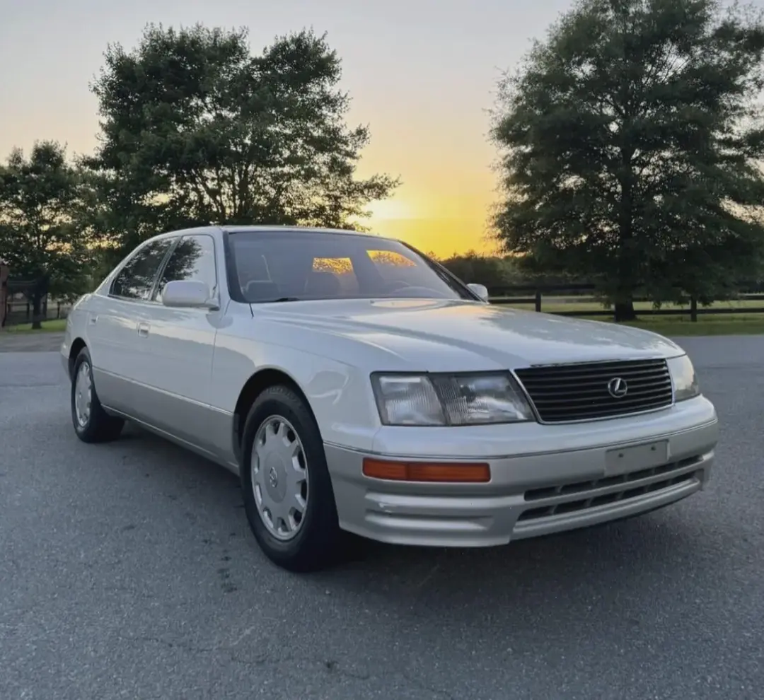 Giữ nguyên nét cổ điển với Lexus LS Classic Car, sự kết hợp giữa truyền thống và hiện đại.