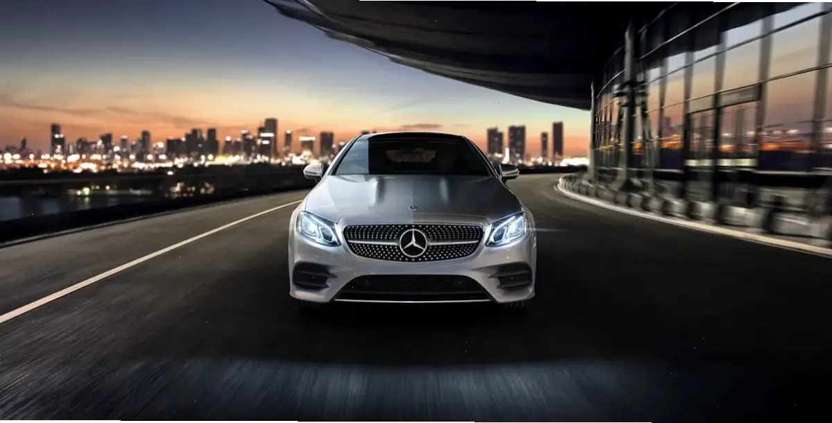 Hoàn hảo cho đô thị sôi động: Mercedes-Benz E-Class Urban Vehicle với tiện nghi và an toàn vượt bậc.