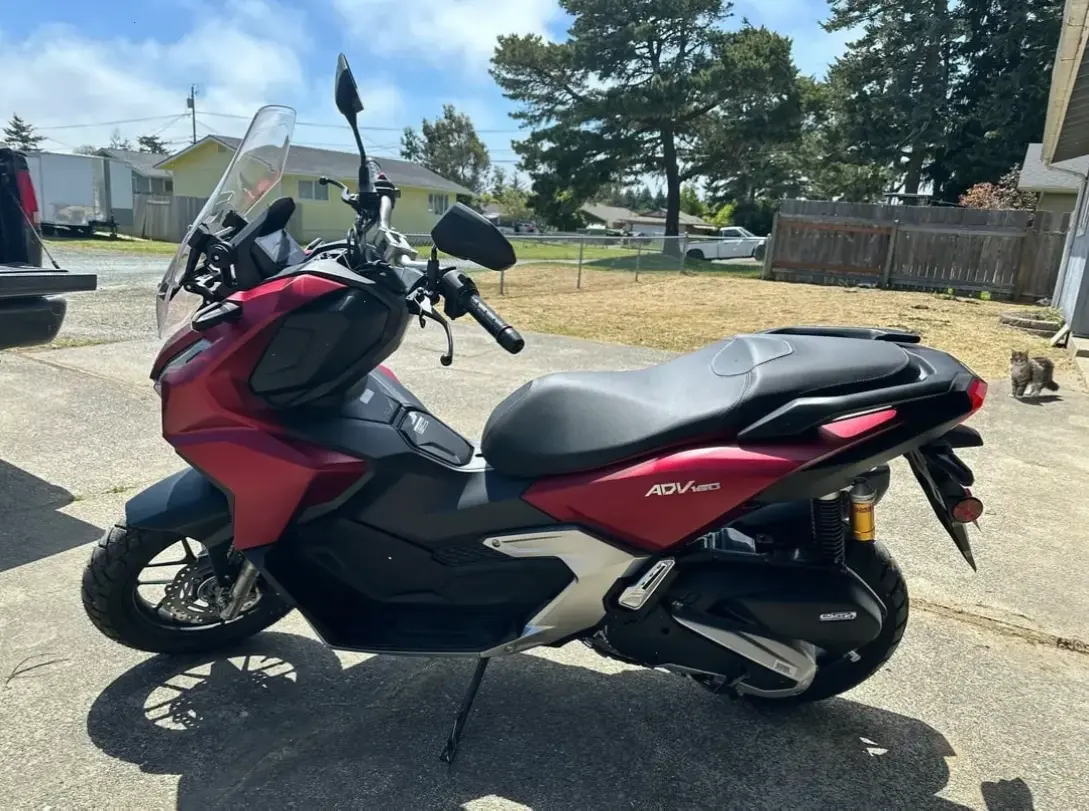 Honda ADV Eco Motorcycle: Tiết kiệm nhiên liệu, thân thiện môi trường, lựa chọn xanh cho cuộc sống hiện đại.