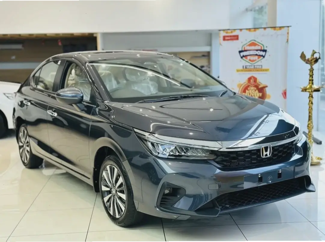 Honda City Premium Sedan: Sự sang trọng đẳng cấp với nội thất cao cấp và công nghệ tiên tiến, dành cho bạn!