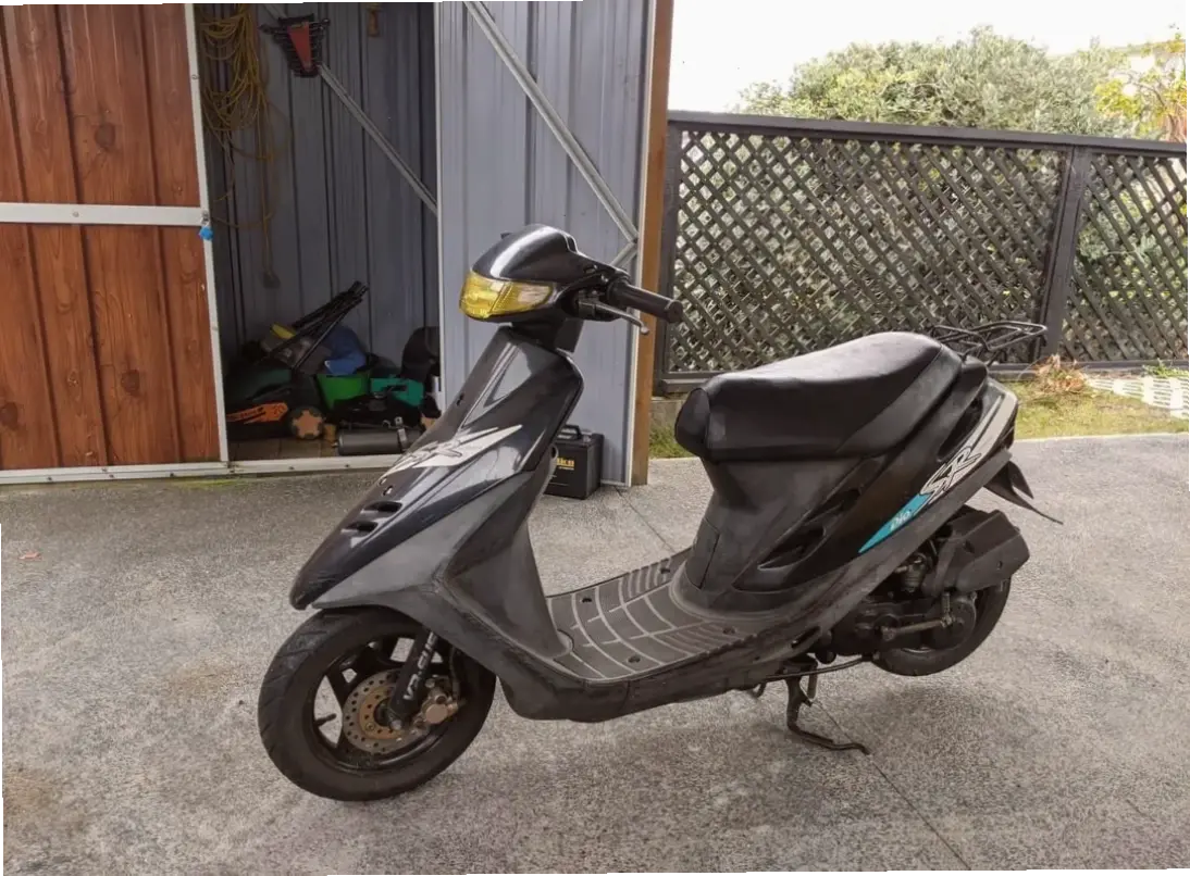 Honda Dio Classic Scooter với thiết kế cổ điển và độ tin cậy cao, mang lại cảm giác hoài niệm nhưng vẫn hiện đại trong từng chuyến đi!