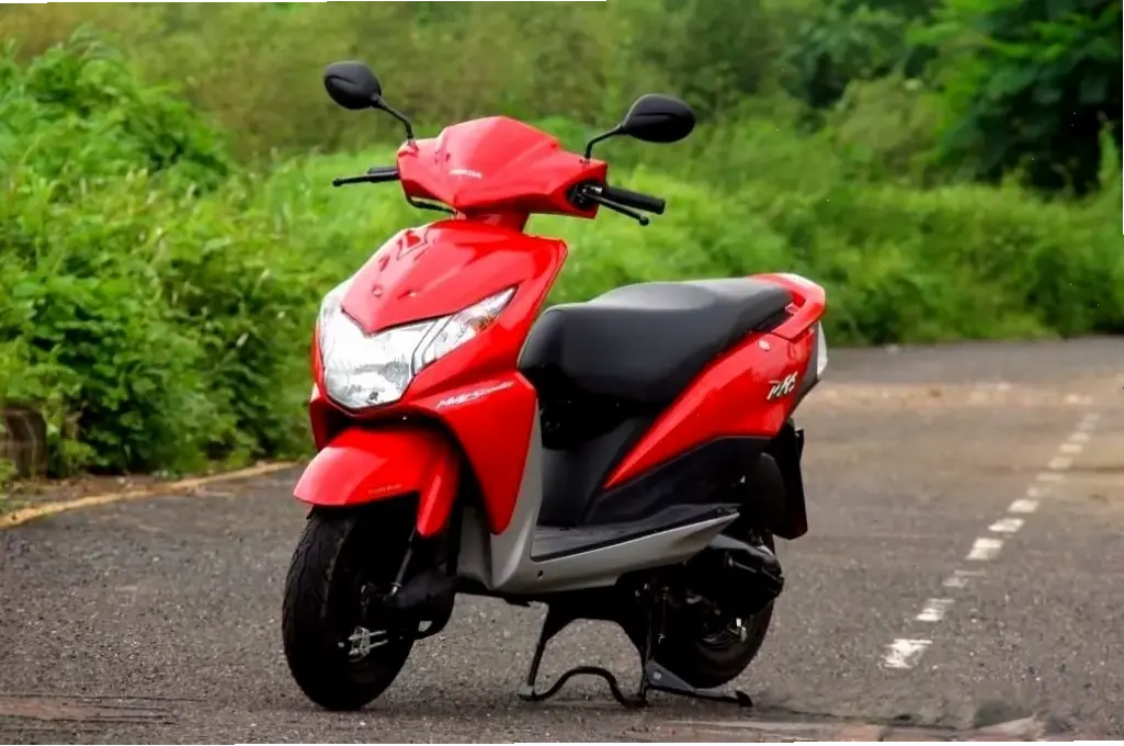 Honda Dio Eco Scooter thân thiện với môi trường, tiết kiệm nhiên liệu và dễ dàng di chuyển, phù hợp cho lối sống xanh và bền vững!
