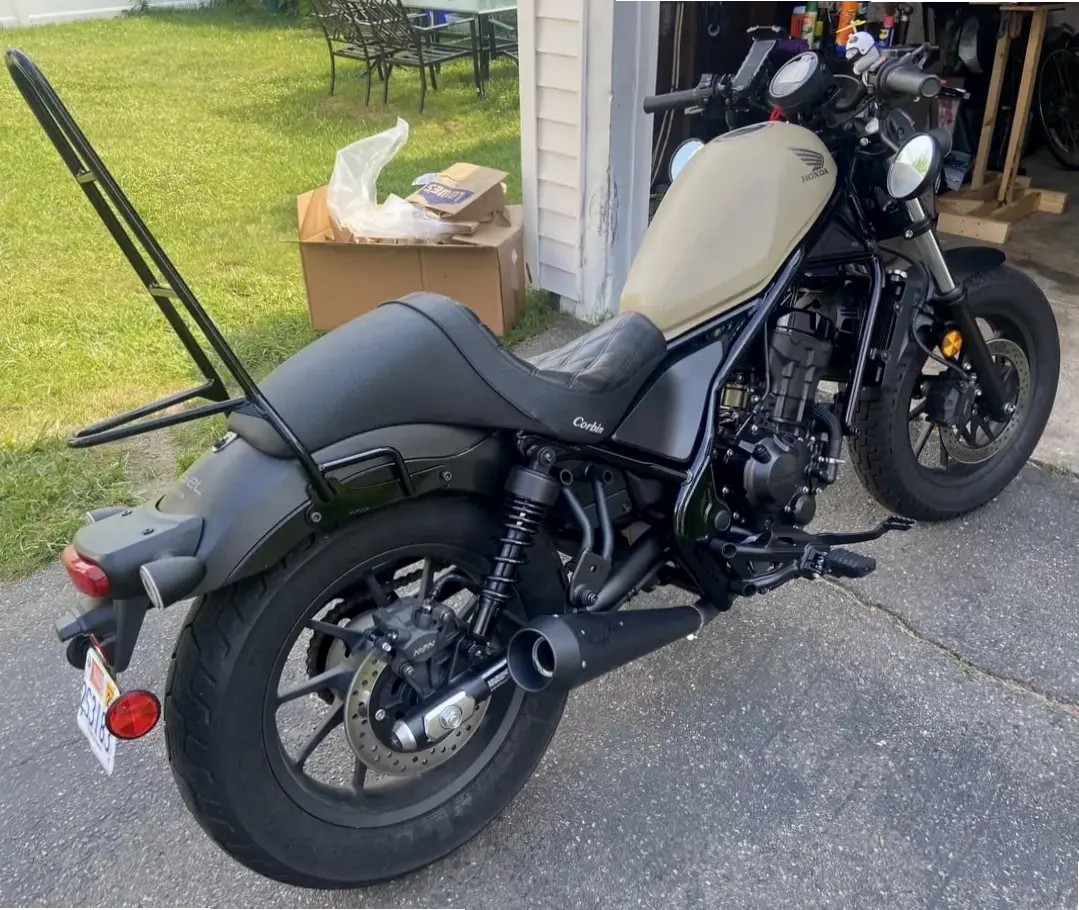 Honda Rebel 300cc Bike lý tưởng cho người mới với động cơ tiết kiệm và dễ điều khiển, sẵn sàng chinh phục mọi cung đường.