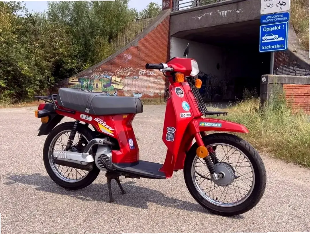 Honda Scoopy Classic Scooter giữ nét cổ điển, bền bỉ và phong cách vượt thời gian!