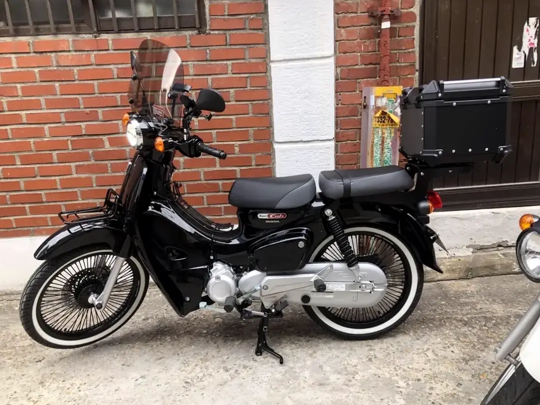 Honda Super Cub 110cc Bike: Động cơ mạnh mẽ, tiết kiệm nhiên liệu, lý tưởng cho mọi chuyến đi hàng ngày đầy năng lượng!