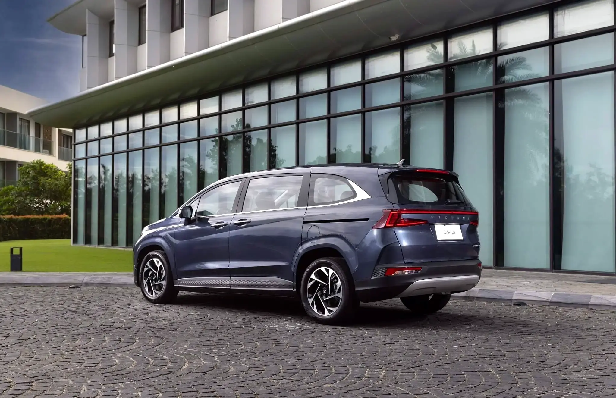 Hyundai Custin Eco Car: Xe thân thiện môi trường, tiết kiệm xăng và hiệu suất cao cho cuộc sống xanh!