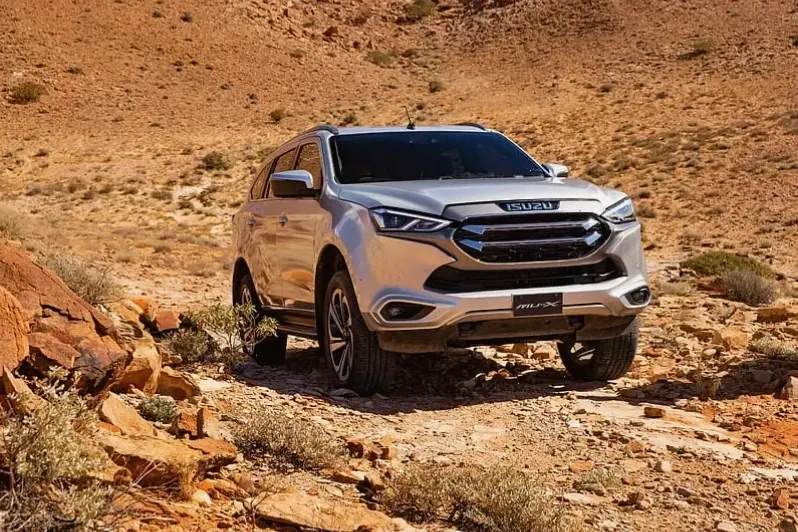 Isuzu MU-X Off-Road Vehicle chinh phục mọi địa hình gồ ghề nhờ sức mạnh bền bỉ và khả năng off-road đỉnh cao.