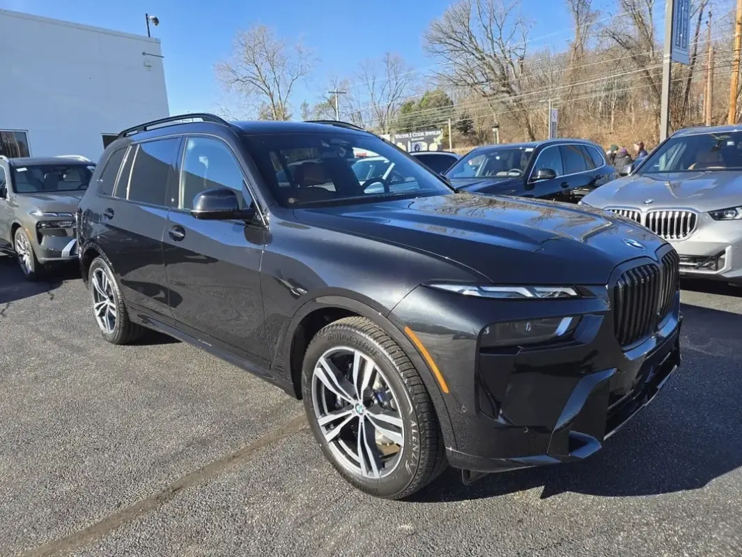 Khám phá BMW X7 SUV 2025 với công nghệ tiên tiến và thiết kế đẳng cấp, mang lại trải nghiệm lái vượt trội.