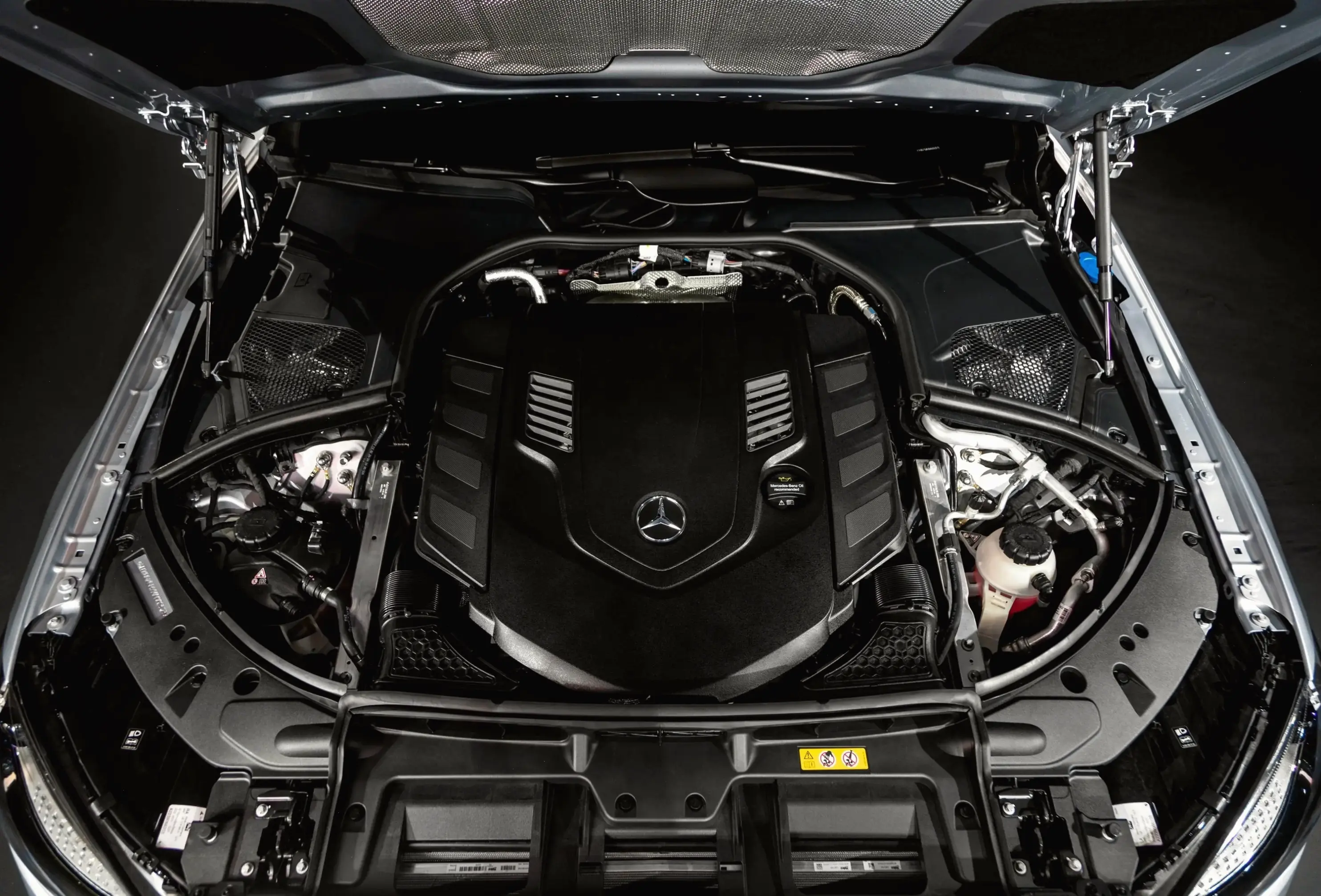 Khám phá sức mạnh động cơ Mercedes-Benz S-Class 3.0L Engine cho trải nghiệm lái hoàn hảo.