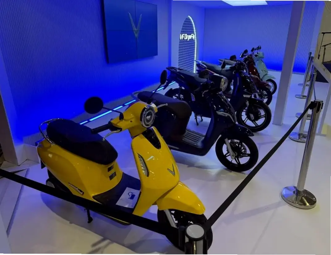 Khám phá VinFast Klara Electric Scooter 2025 với công nghệ tiên tiến và thiết kế hiện đại cho trải nghiệm lái xe tuyệt vời!
