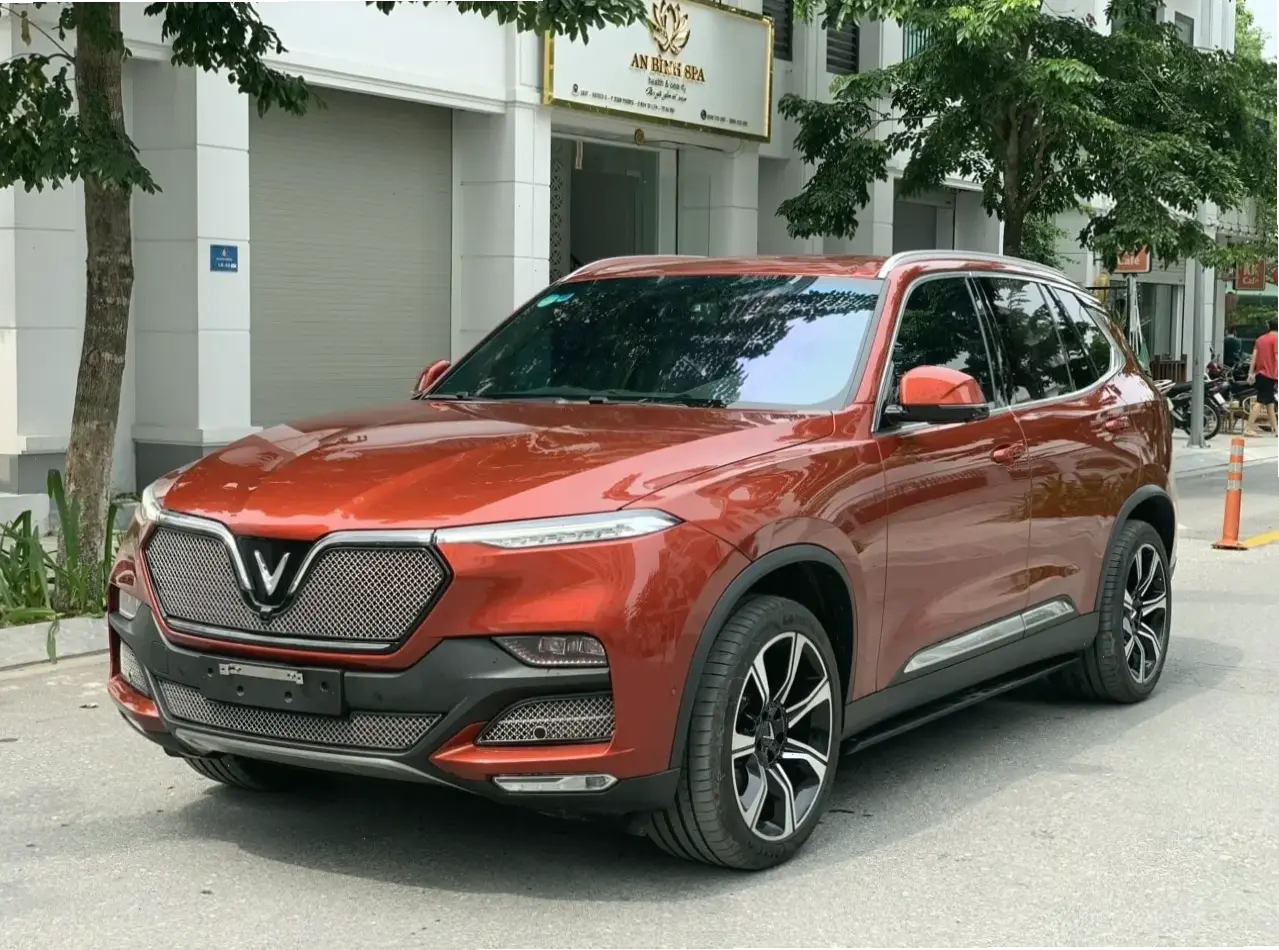 Khám phá VinFast LUX SA2.0 SUV 2023 với thiết kế mạnh mẽ, công nghệ tiên tiến và hiệu suất vượt trội cho mọi chuyến đi.