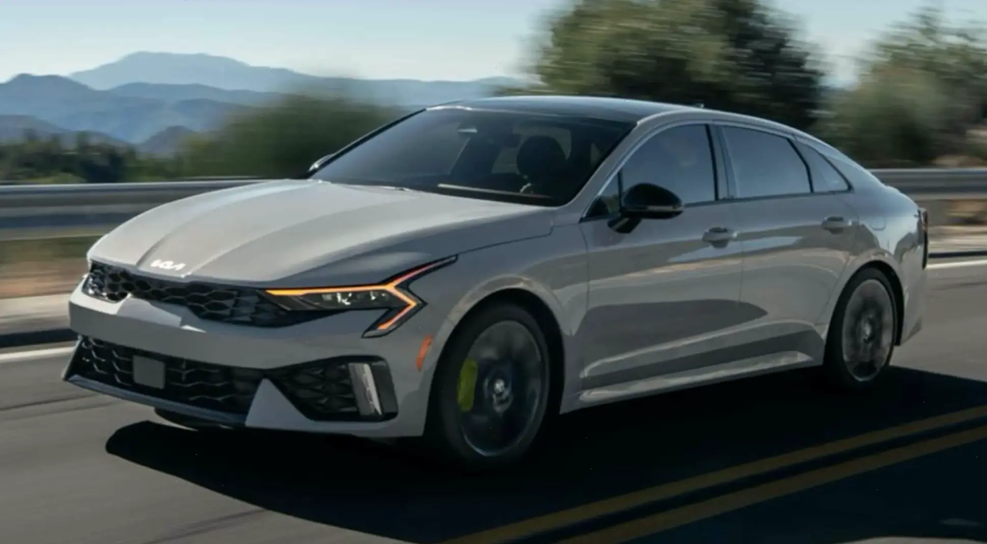 Kia K5 Classic Car: Sự hòa quyện giữa truyền thống và hiện đại, mang vẻ đẹp vượt thời gian.