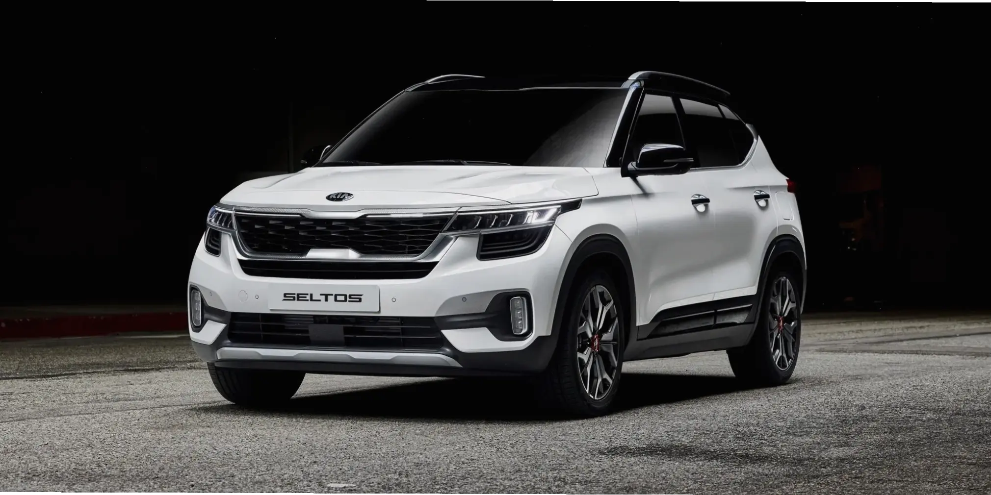 Kia Seltos Sport SUV với thiết kế thể thao, khả năng off-road mạnh mẽ và phong cách ấn tượng.
