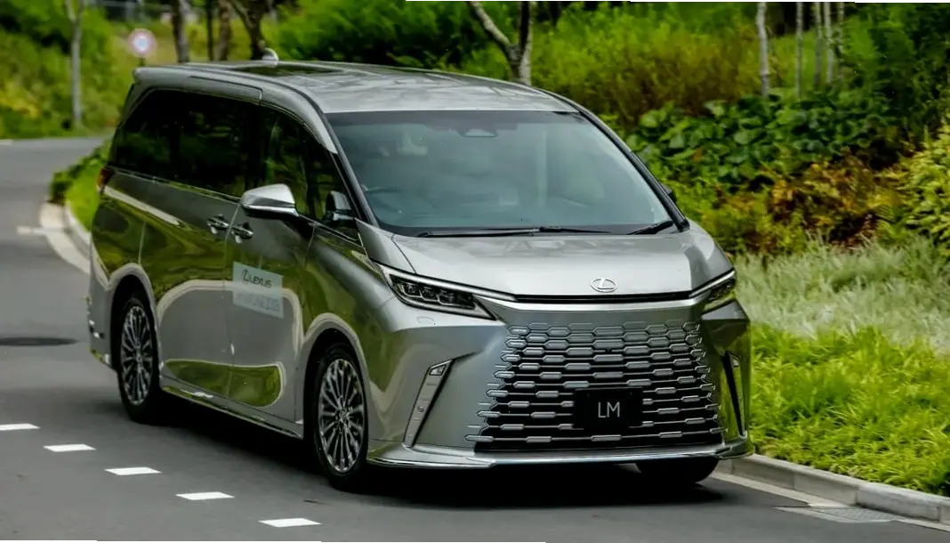 Lexus LM Family MPV đảm bảo an toàn và thoải mái cho mọi chuyến đi cùng gia đình.