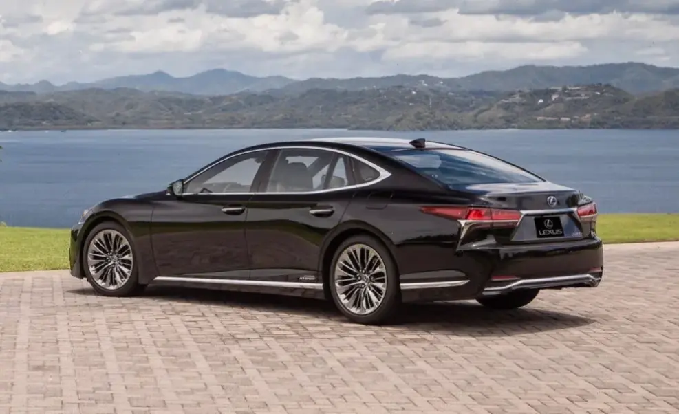 Lexus LS Modern Sedan: Thiết kế hiện đại, công nghệ tiên tiến cho thế hệ mới.