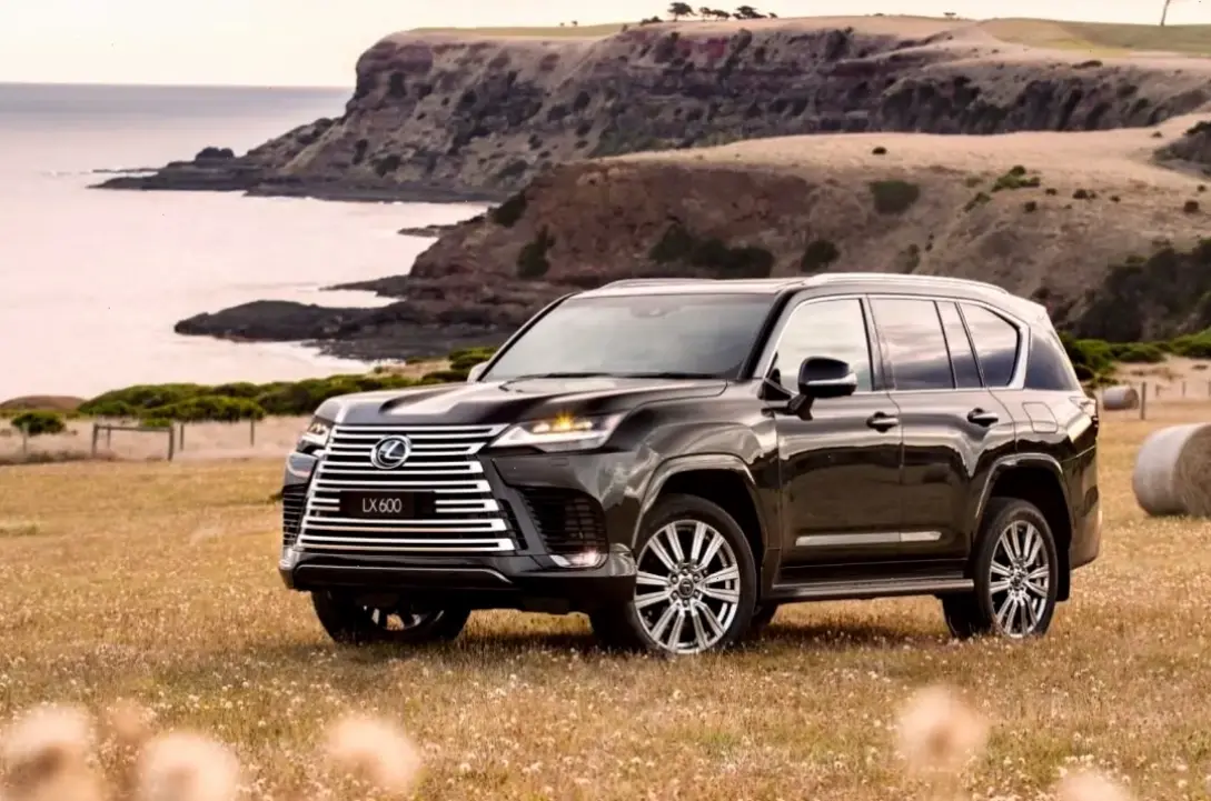Lexus LX Luxury SUV: Không gian nội thất cao cấp và hiệu suất ấn tượng, định nghĩa lại sự xa xỉ.
