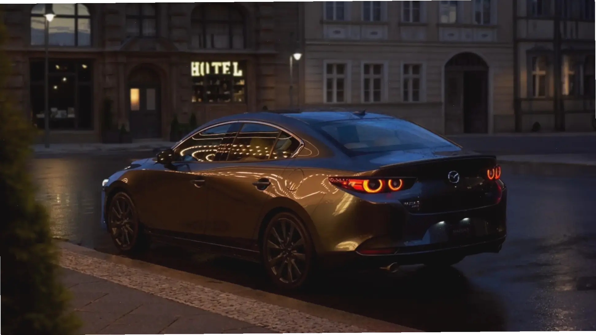 Mazda 3 Urban Sedan: Hoàn hảo cho đô thị, dễ dàng di chuyển, kết hợp công nghệ hiện đại và phong cách.