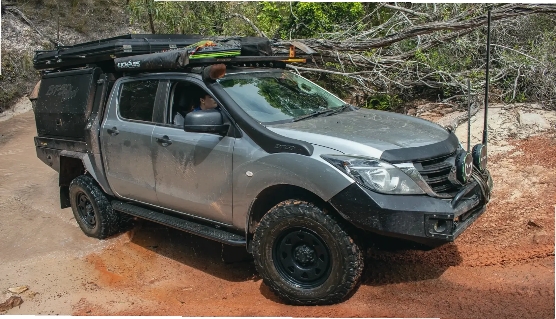 Mazda BT-50 Off-Road Car sẵn sàng phiêu lưu với khả năng off-road xuất sắc và độ bền đáng tin cậy.