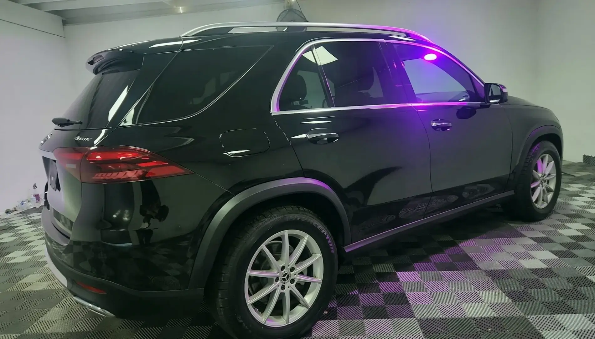 Mercedes-Benz GLE Premium SUV: Sự kết hợp hoàn hảo giữa đẳng cấp và tiện nghi, dành cho lối sống cao cấp.