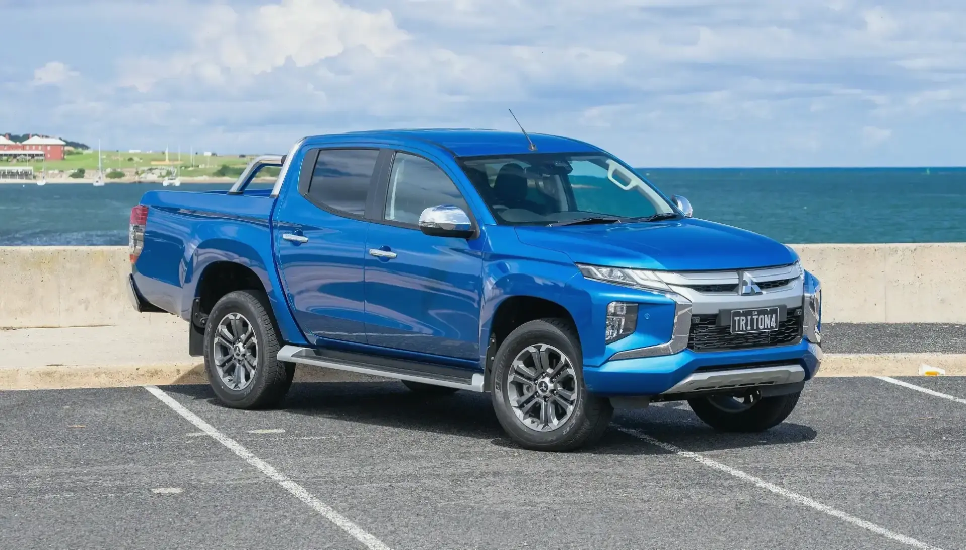 Mitsubishi Triton GLS Vehicle: Sự kết hợp hoàn hảo giữa phong cách sang trọng và sức mạnh vượt trội cho mọi hành trình.
