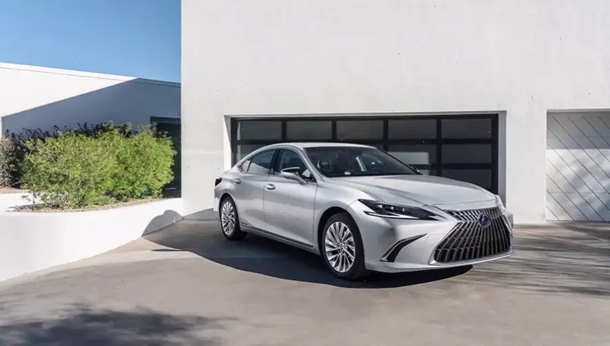 Nâng tầm trải nghiệm với Lexus ES Modern Sedan, công nghệ tiên tiến và thiết kế tinh xảo vượt thời gian.