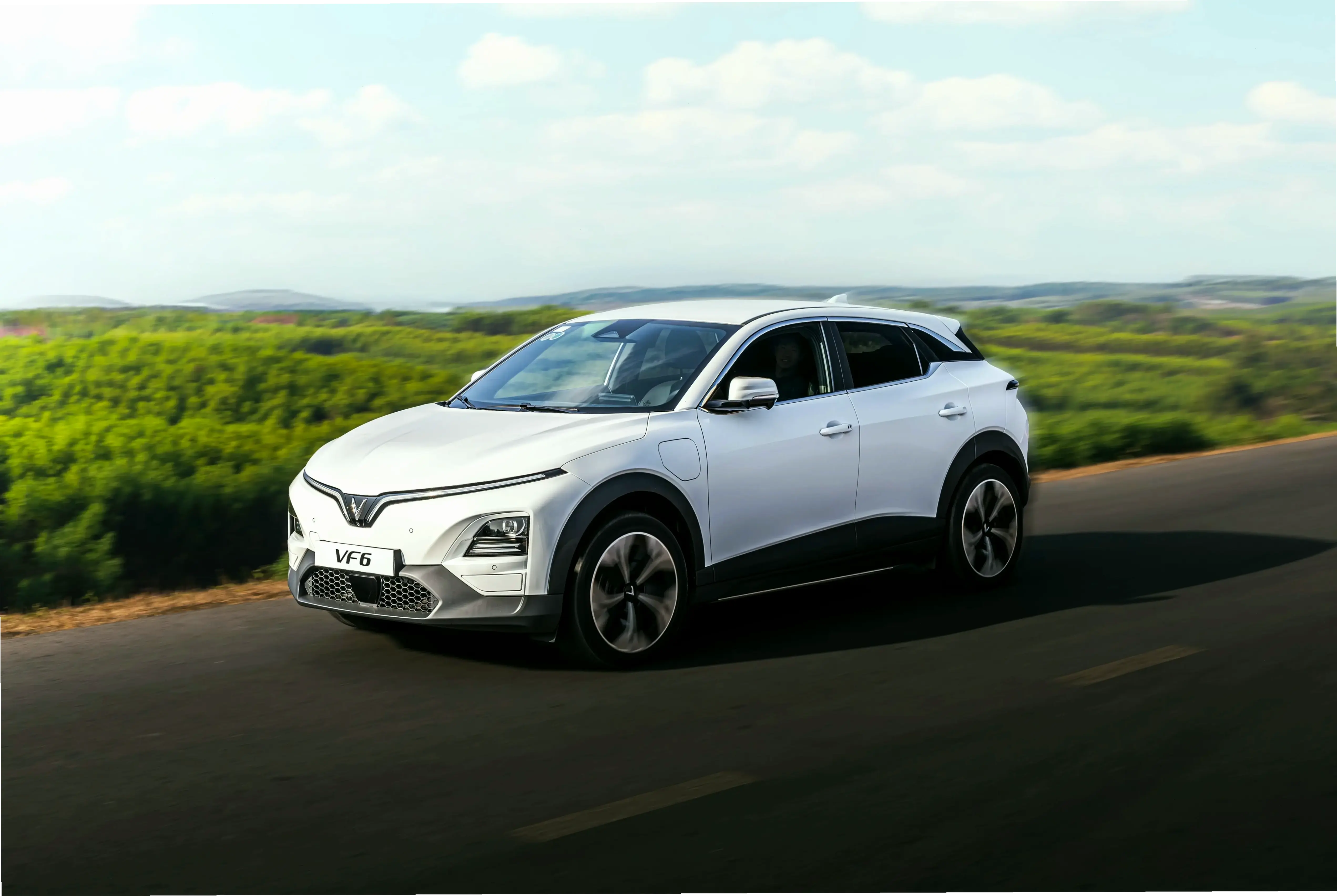 Nâng tầm trải nghiệm với VinFast VF 6 Plus Vehicle: Hiệu suất vượt trội, tiện nghi cao cấp và công nghệ điện tiên tiến!