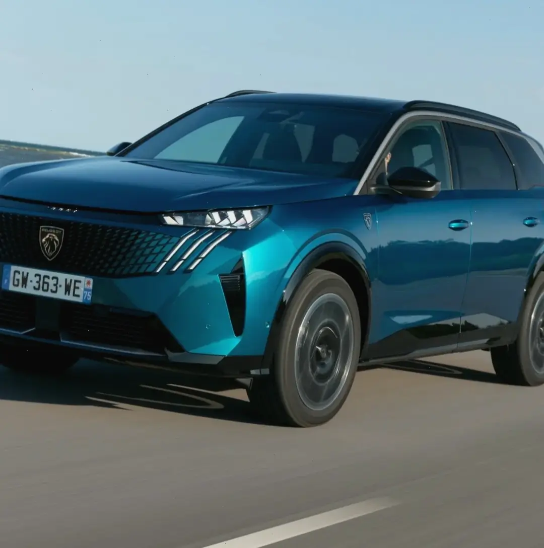 Peugeot 5008 Eco Car: Xe thân thiện với môi trường, tiết kiệm nhiên liệu tối đa, vẫn giữ phong cách SUV mạnh mẽ.
