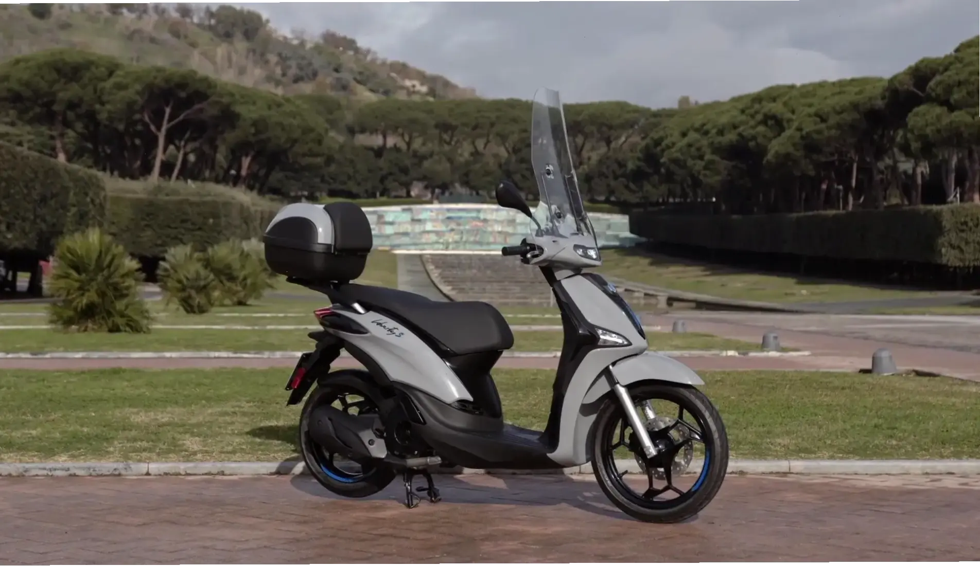 Piaggio Liberty Modern Scooter kết hợp thiết kế đương đại và công nghệ mới, mang đến sự tiện lợi tối ưu cho bạn!