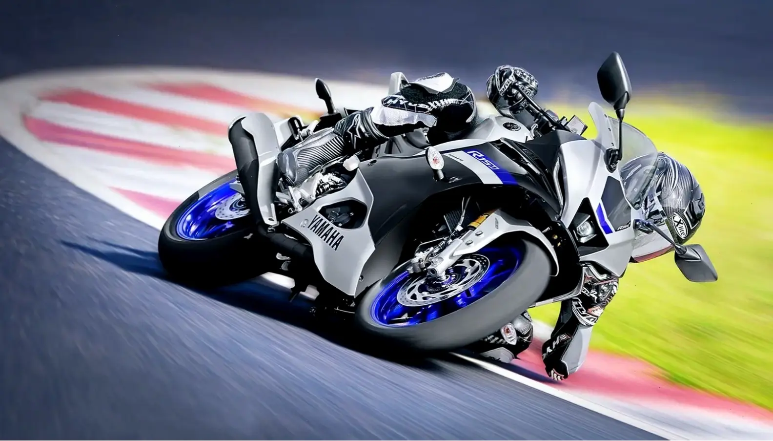 Sở hữu Yamaha R15 Premium Bike để tận hưởng sự sang trọng, hiệu suất đỉnh cao và phong cách đẳng cấp!