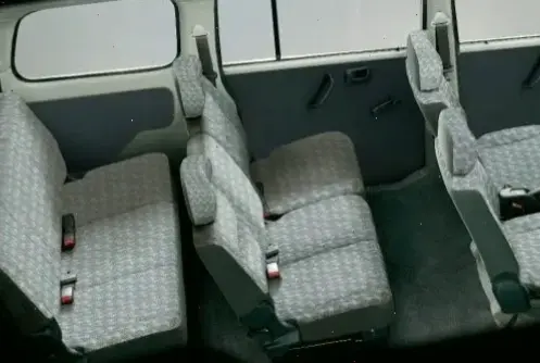 Suzuki APV 8 Seater Van phù hợp cho gia đình với chỗ ngồi thoải mái và tiện nghi đầy đủ.