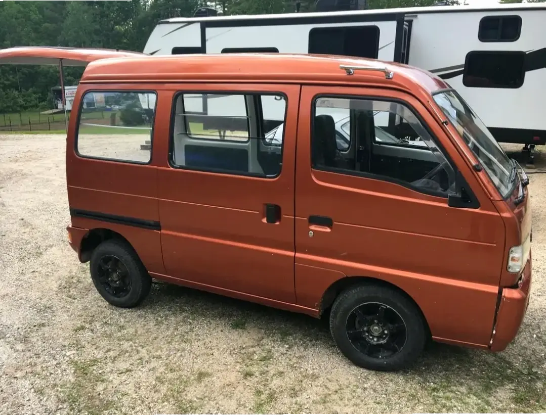 Suzuki Carry Compact Van: Thiết kế nhỏ gọn, tiện lợi và hiệu suất vượt mong đợi cho mọi chuyến đi!