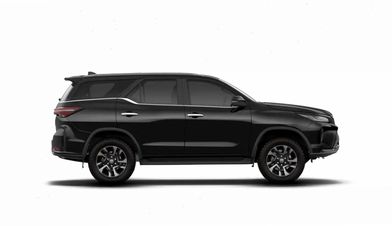 Toyota Fortuner 2.8L Diesel: Động cơ tiết kiệm nhiên liệu, sức kéo ấn tượng cho hành trình dài.