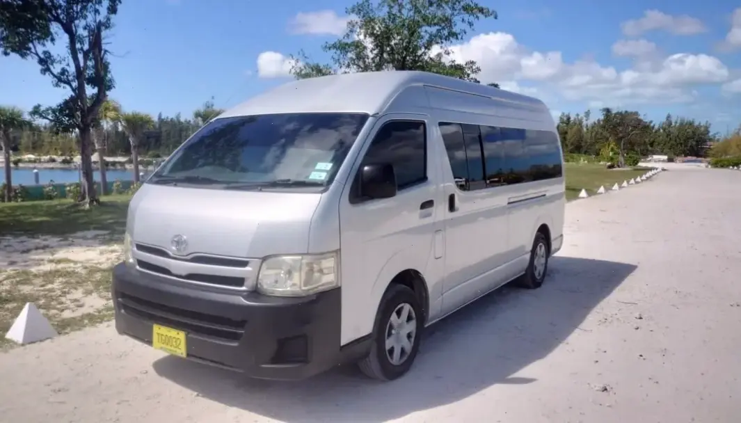 Toyota Granvia Family MPV: Đồng hành lý tưởng cho mọi chuyến đi gia đình, an toàn và tiện nghi.