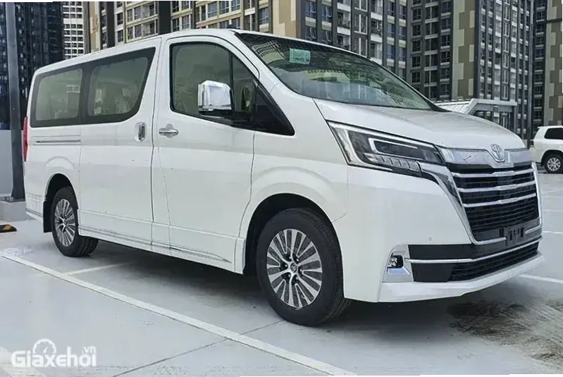 Toyota Granvia Sport MPV: Phong cách thể thao, hiệu suất mạnh mẽ cho những ai yêu thích tốc độ.