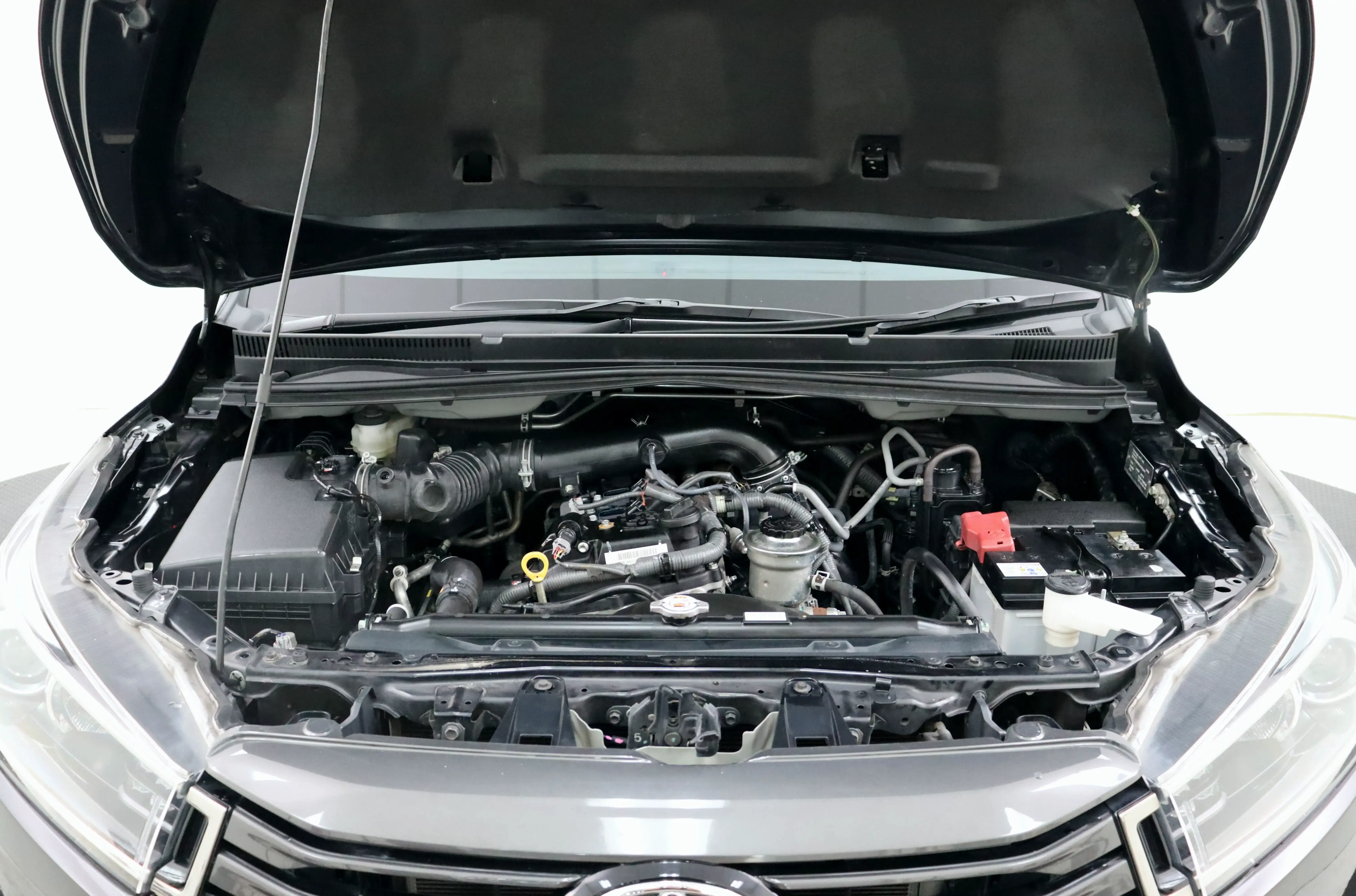Toyota Innova 2.0L Engine: Động cơ tiết kiệm nhiên liệu, hiệu suất cao, mang lại trải nghiệm lái mượt mà!