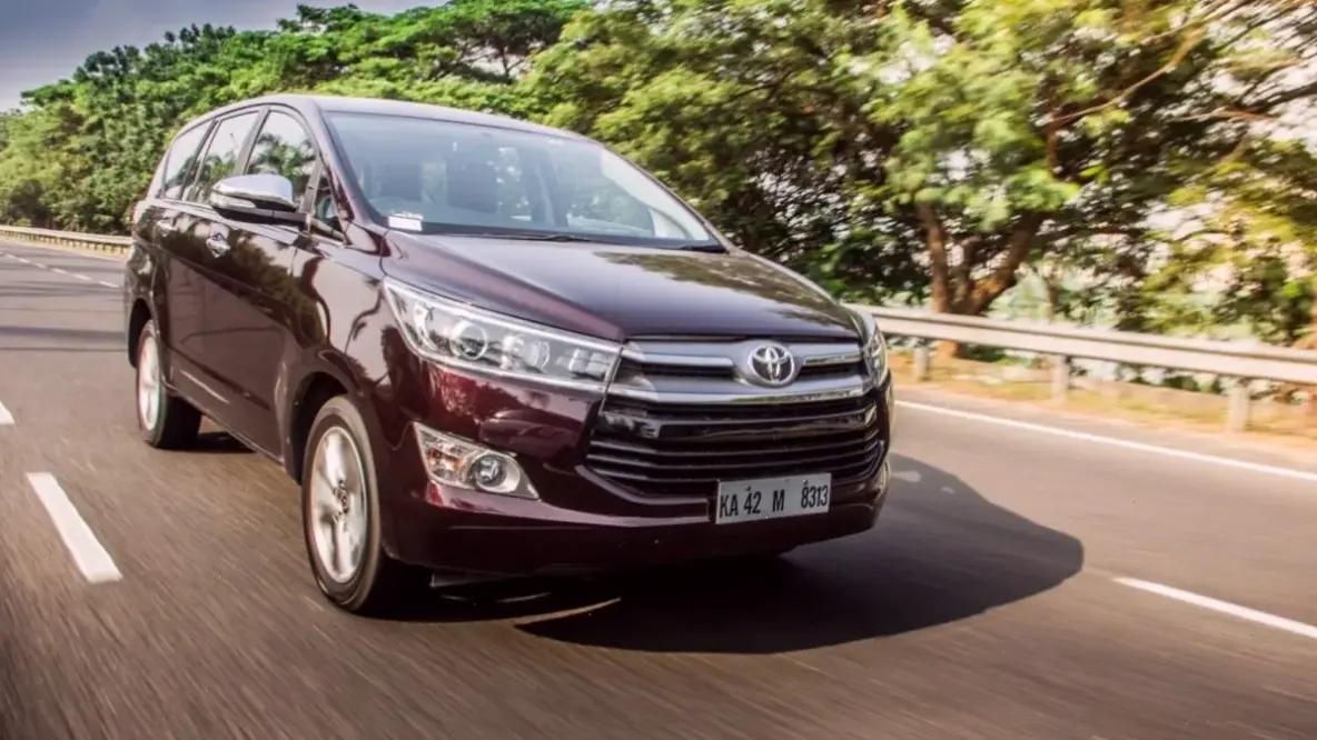 Toyota Innova Eco Car: Xe thân thiện môi trường, tiết kiệm xăng, công nghệ xanh cho tương lai bền vững!