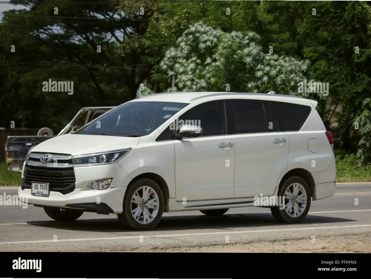 Toyota Innova Luxury Vehicle: Sự xa xỉ đẳng cấp, tiện nghi cao cấp, mang đến trải nghiệm đỉnh cao!