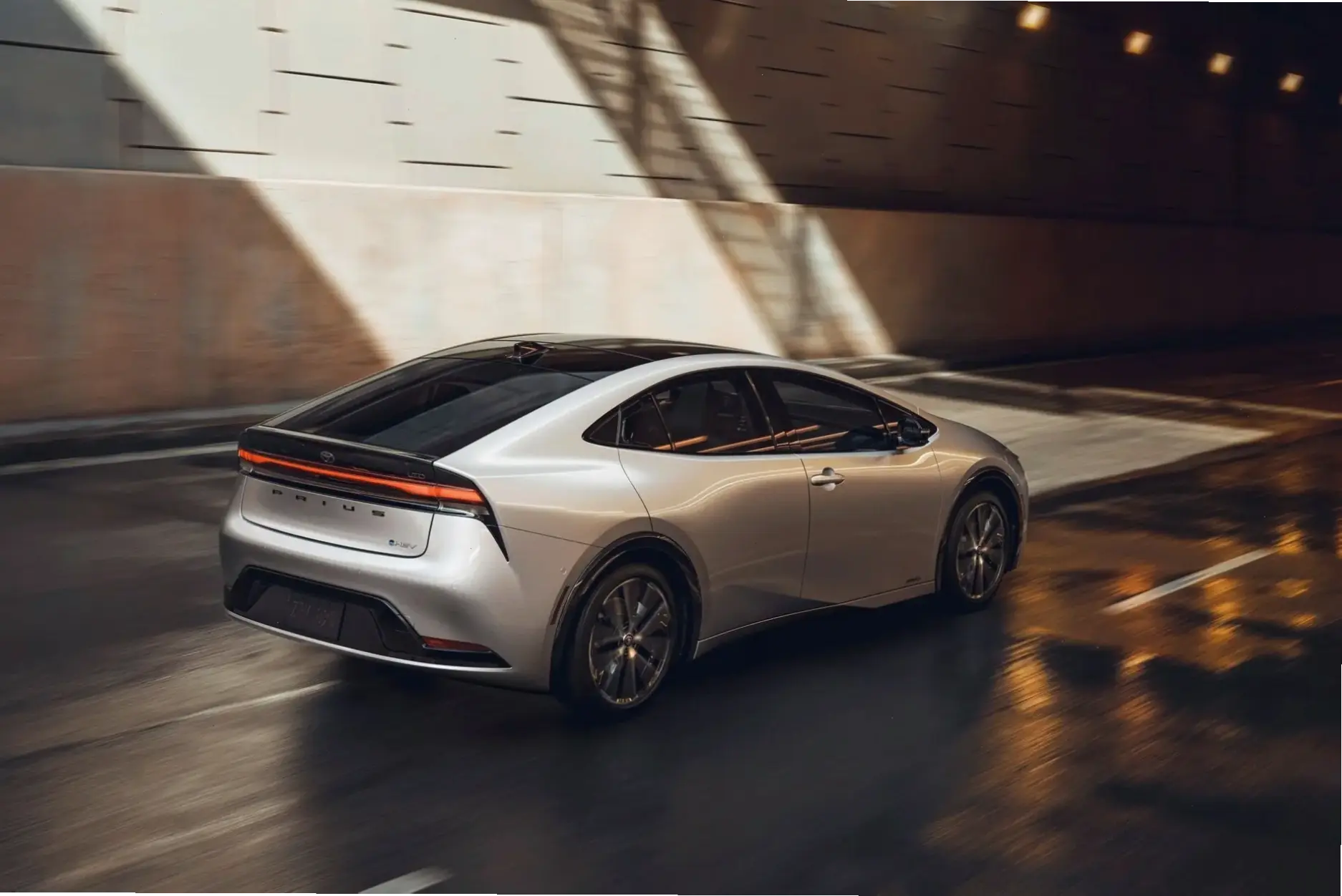 Toyota Prius Modern Sedan với thiết kế đương đại, công nghệ tiên tiến và hiệu suất tiết kiệm cho cuộc sống hiện đại.