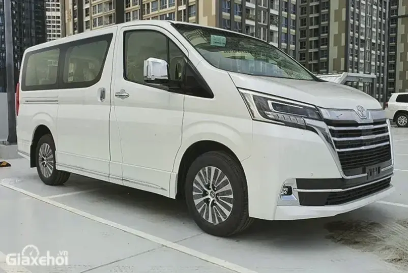 Trải nghiệm đỉnh cao với Toyota Granvia Luxury MPV, nơi sự thoải mái gặp gỡ công nghệ cao cấp.