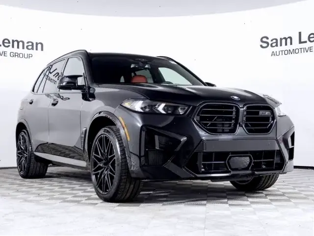 Trải nghiệm sức mạnh thể thao của BMW X5 M Sport Vehicle, dành cho những ai đam mê tốc độ và kiểm soát.