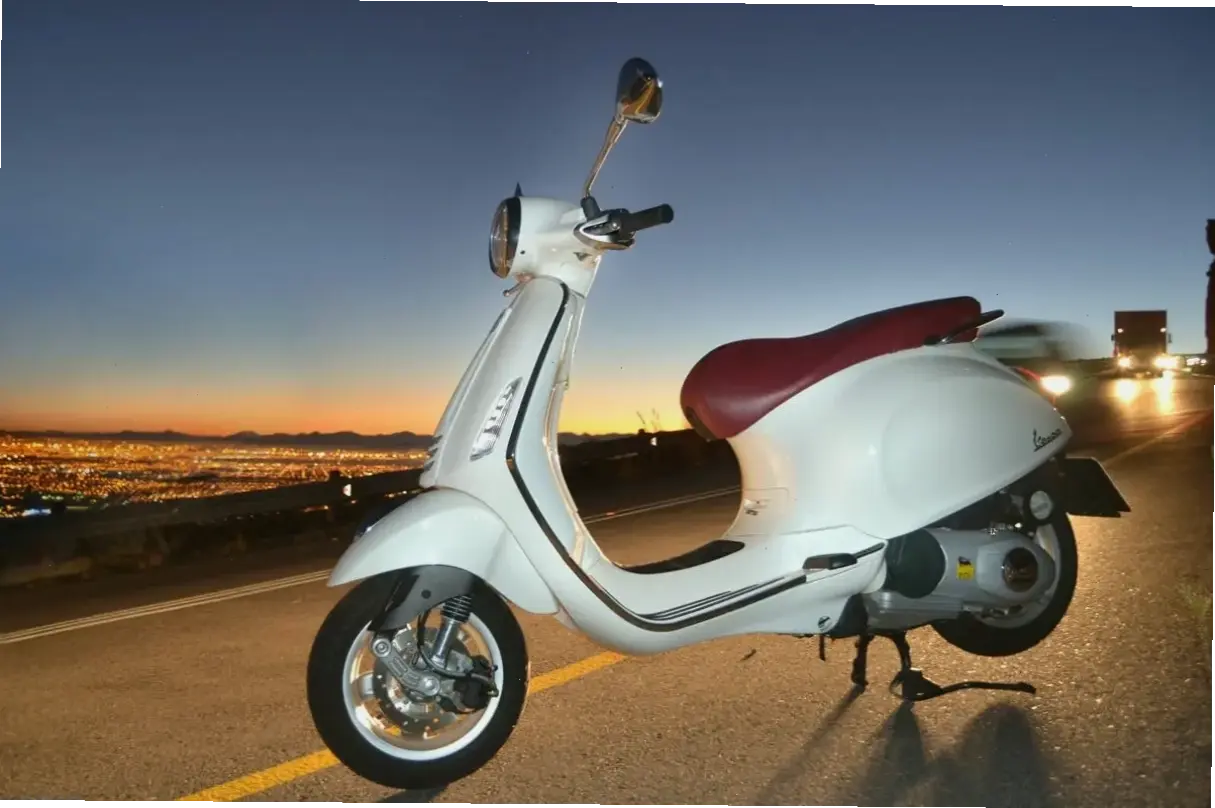 Vespa Primavera 150cc Motorcycle: Động cơ mạnh mẽ, phong cách thanh lịch cho mọi hành trình!