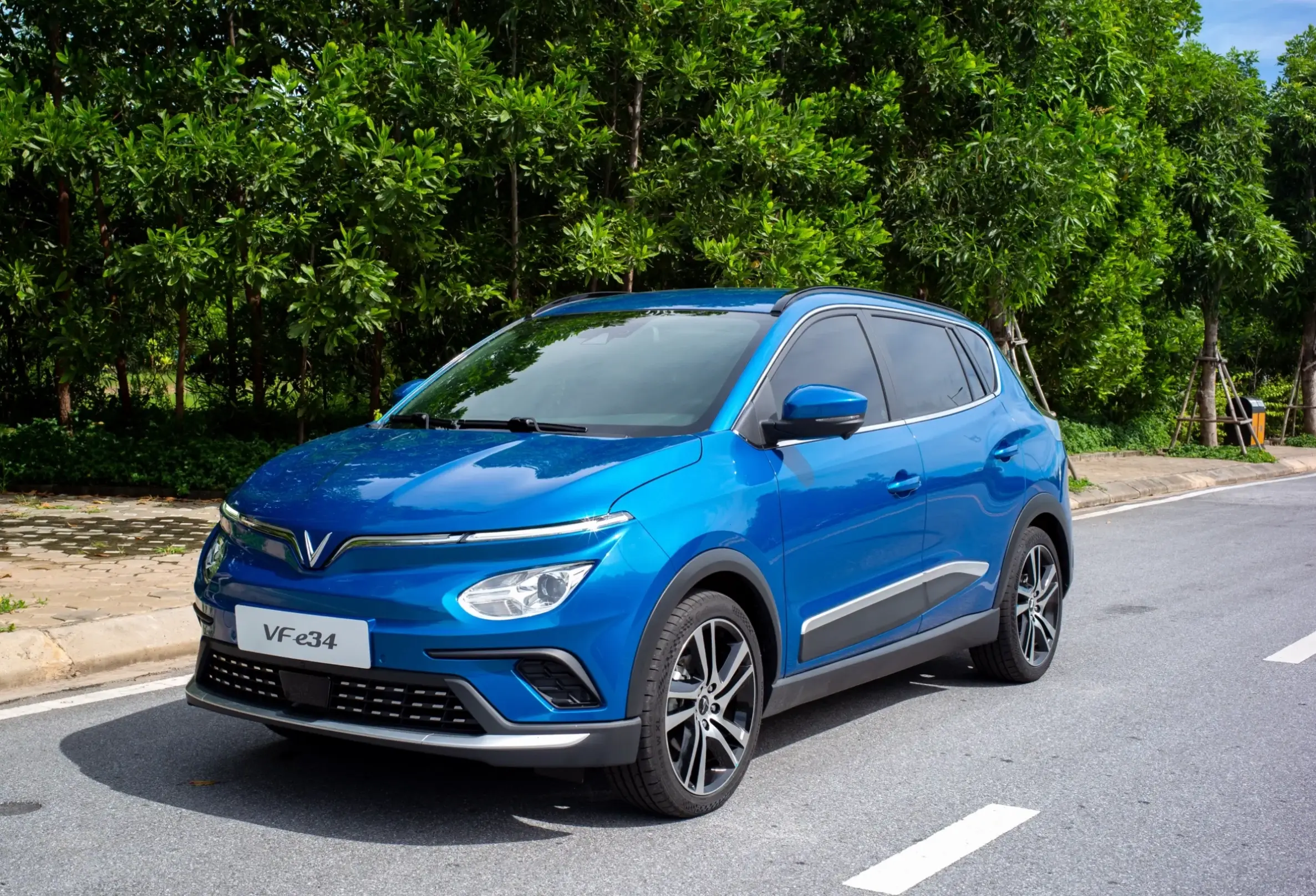 VinFast VF e34 Premium Vehicle: Xe điện cao cấp, thiết kế sang trọng và hiệu suất ấn tượng cho mọi cung đường.