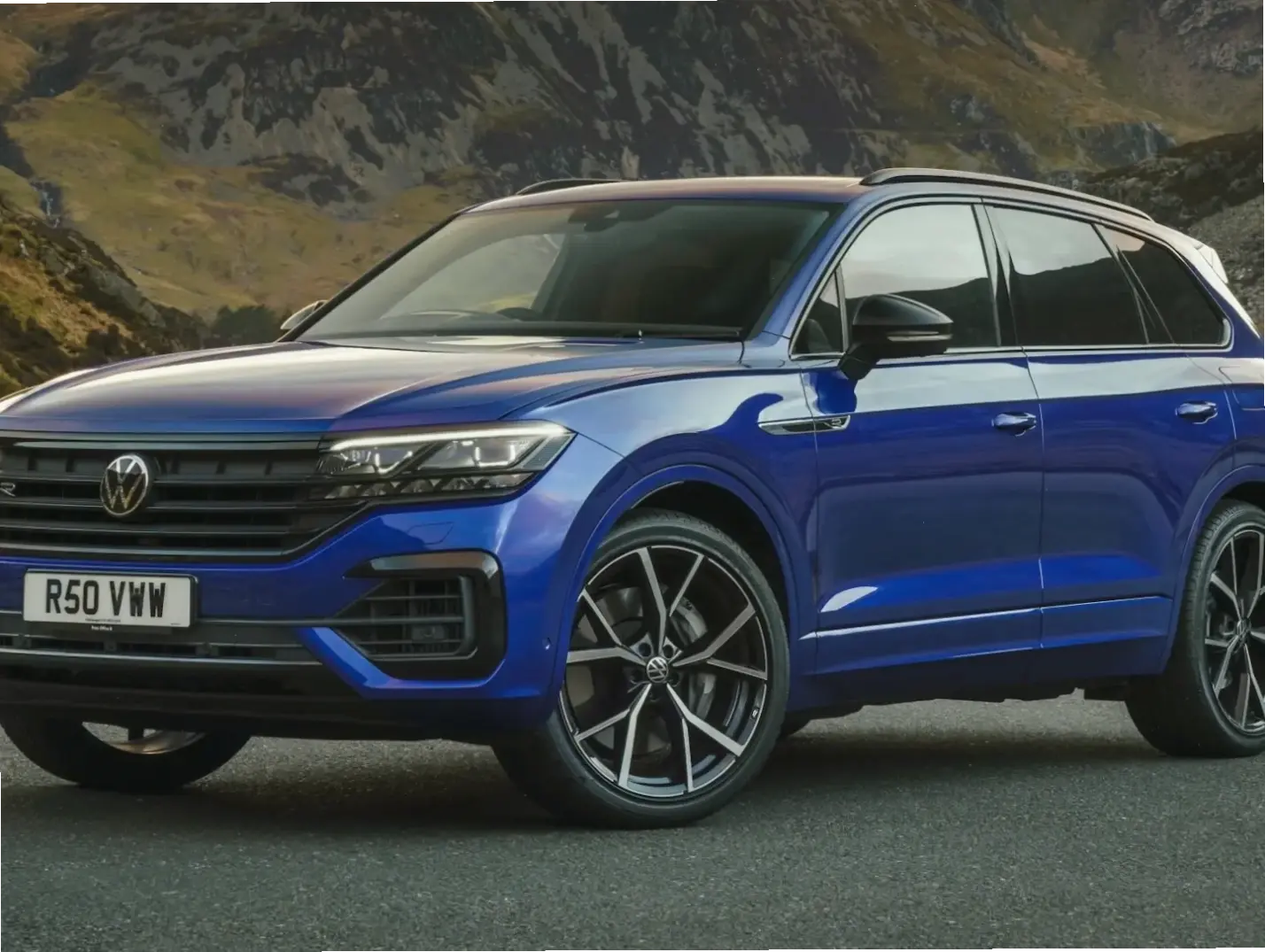 Volkswagen Touareg Eco Car: Lựa chọn thân thiện môi trường với động cơ tiết kiệm và hiệu suất bền vững.