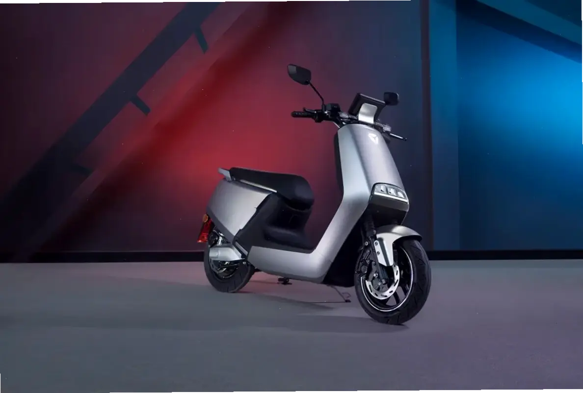 Yadea G5 Battery Range: Khoảng cách di chuyển xa, sạc nhanh và không lo hết pin!